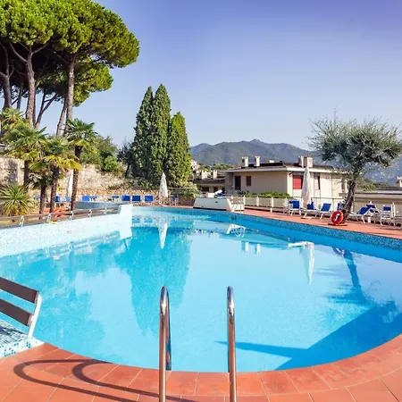 Casa Linda Vista Da Sogno, Piscina E Tennis * ラッパロ