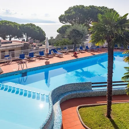 Casa Linda Vista Da Sogno, Piscina E Tennis Apartment